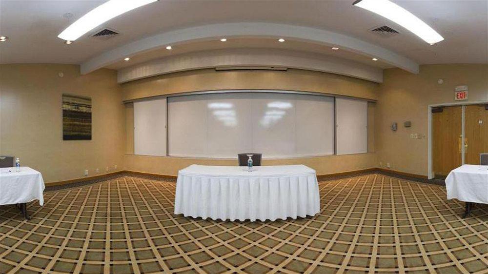 Holiday Inn Express Detroit-Warren/General Motors Technology Center By Ihg Экстерьер фото
