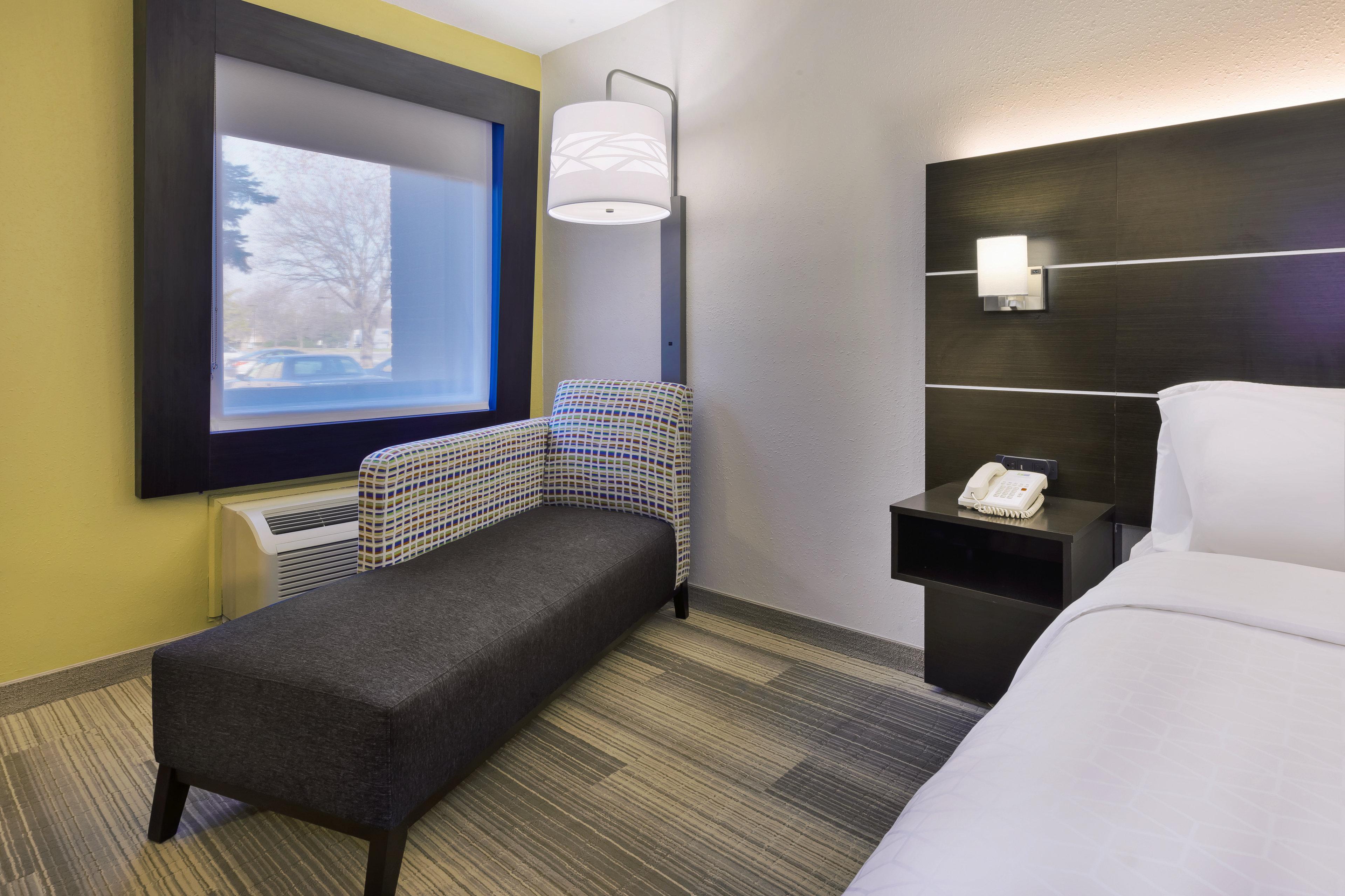 Holiday Inn Express Detroit-Warren/General Motors Technology Center By Ihg Экстерьер фото