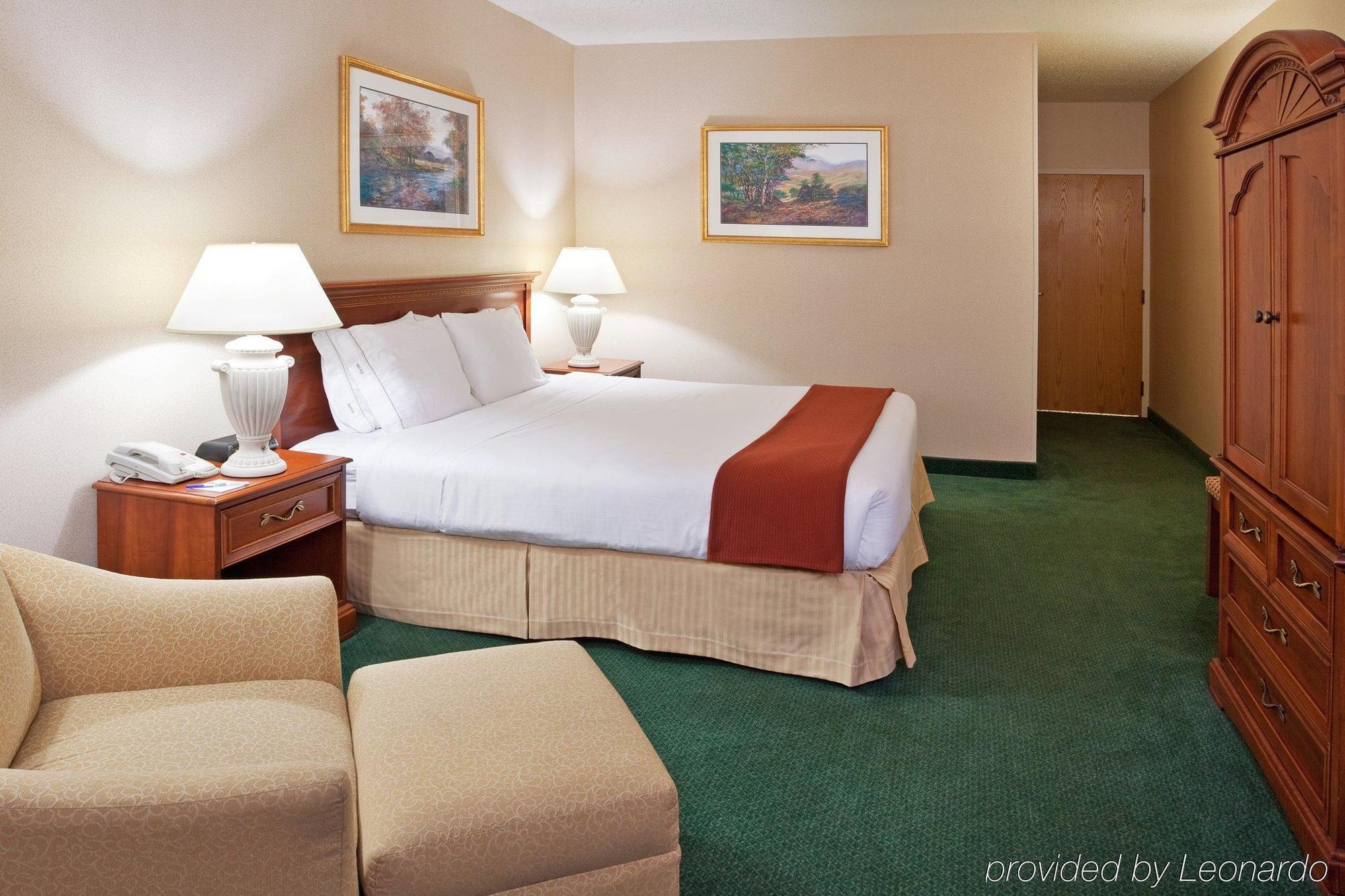 Holiday Inn Express Detroit-Warren/General Motors Technology Center By Ihg Экстерьер фото