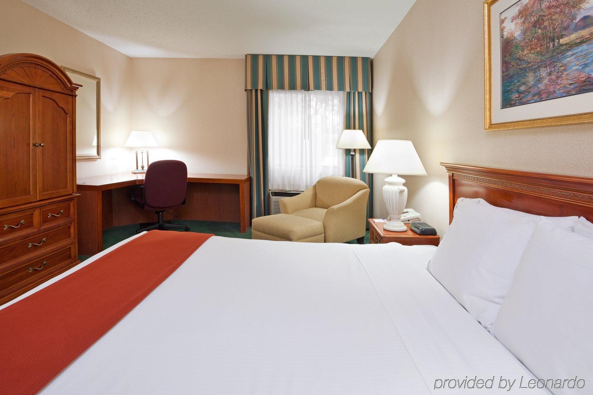 Holiday Inn Express Detroit-Warren/General Motors Technology Center By Ihg Экстерьер фото
