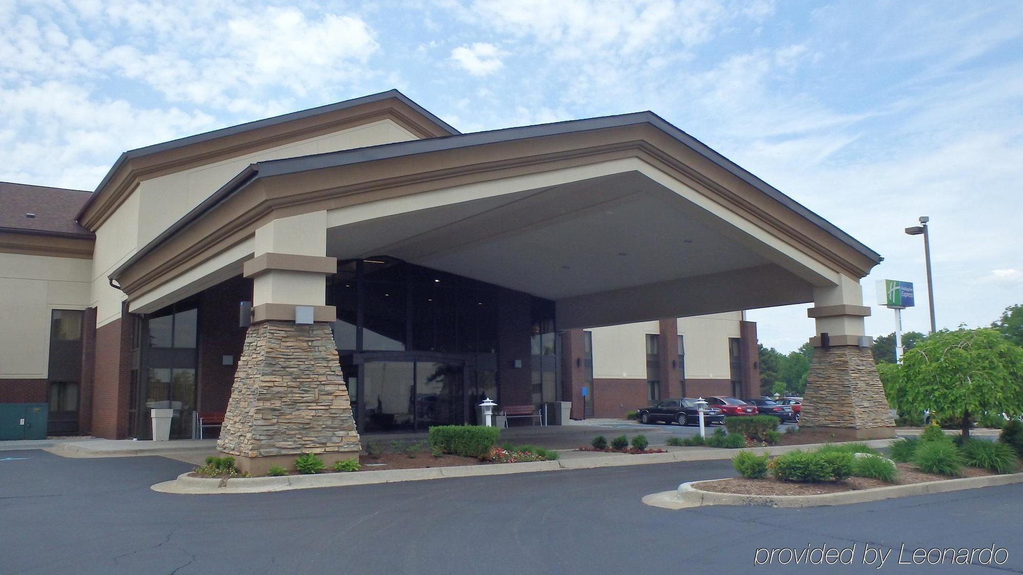 Holiday Inn Express Detroit-Warren/General Motors Technology Center By Ihg Экстерьер фото