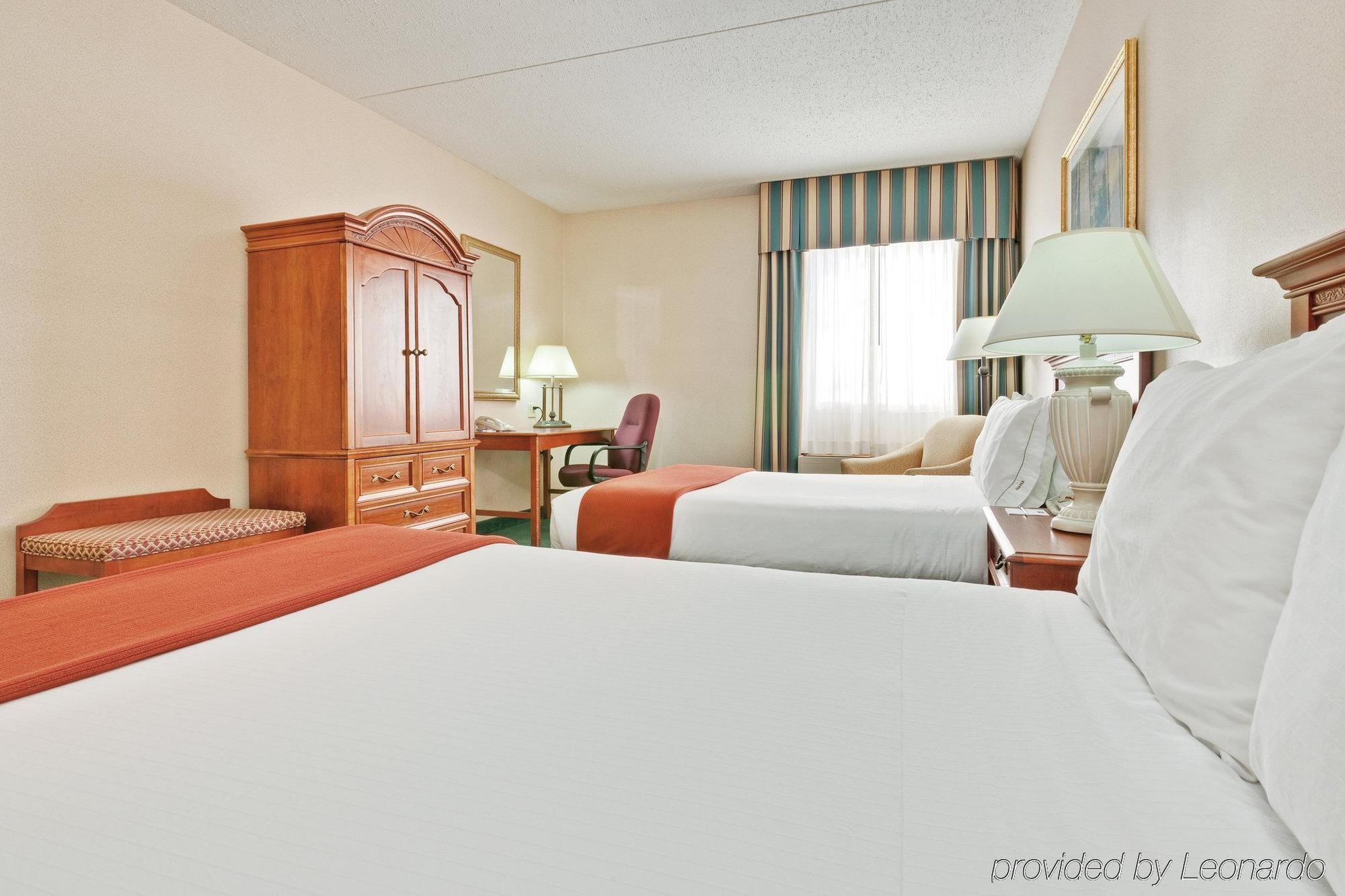 Holiday Inn Express Detroit-Warren/General Motors Technology Center By Ihg Экстерьер фото