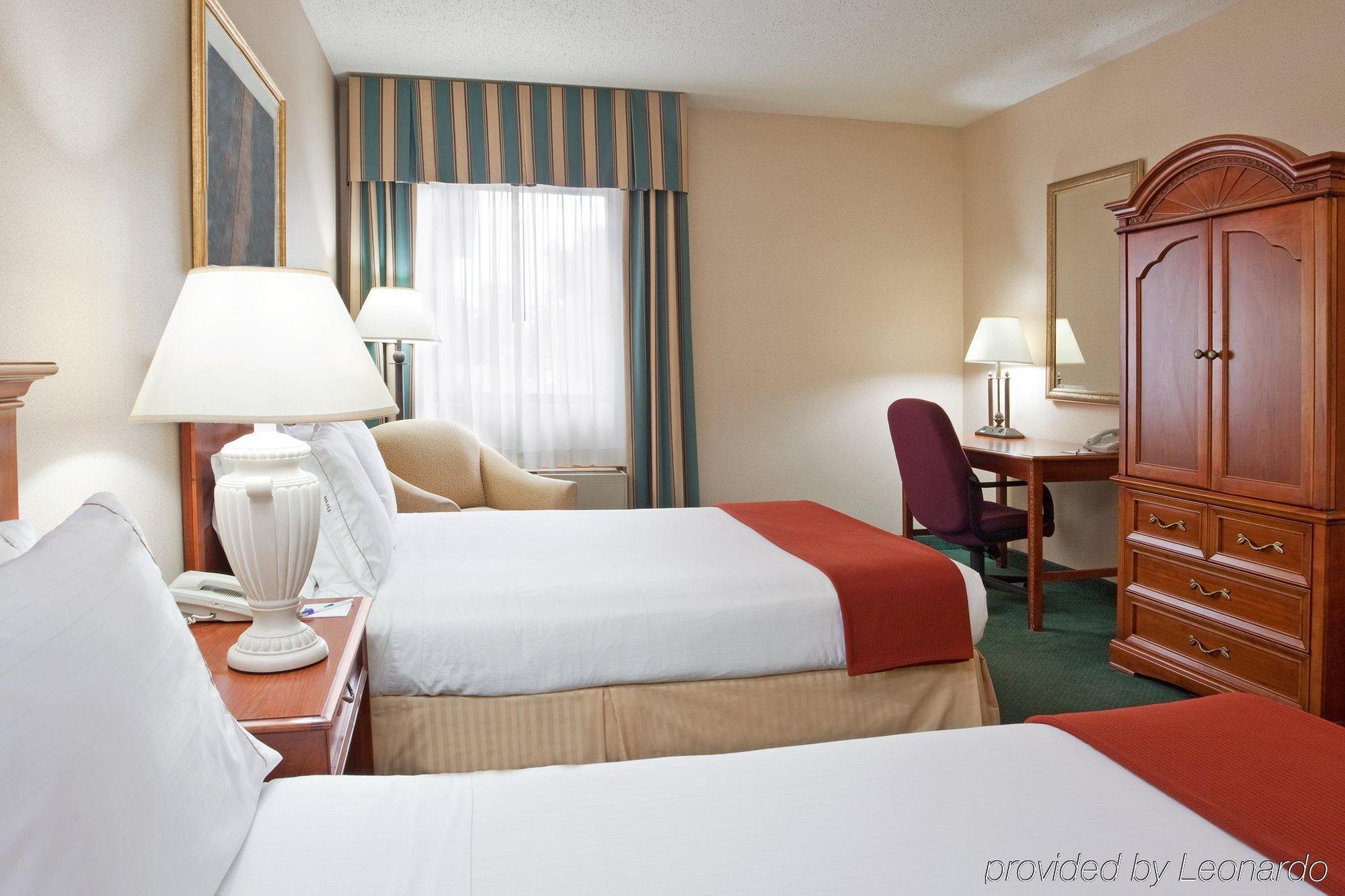 Holiday Inn Express Detroit-Warren/General Motors Technology Center By Ihg Номер фото