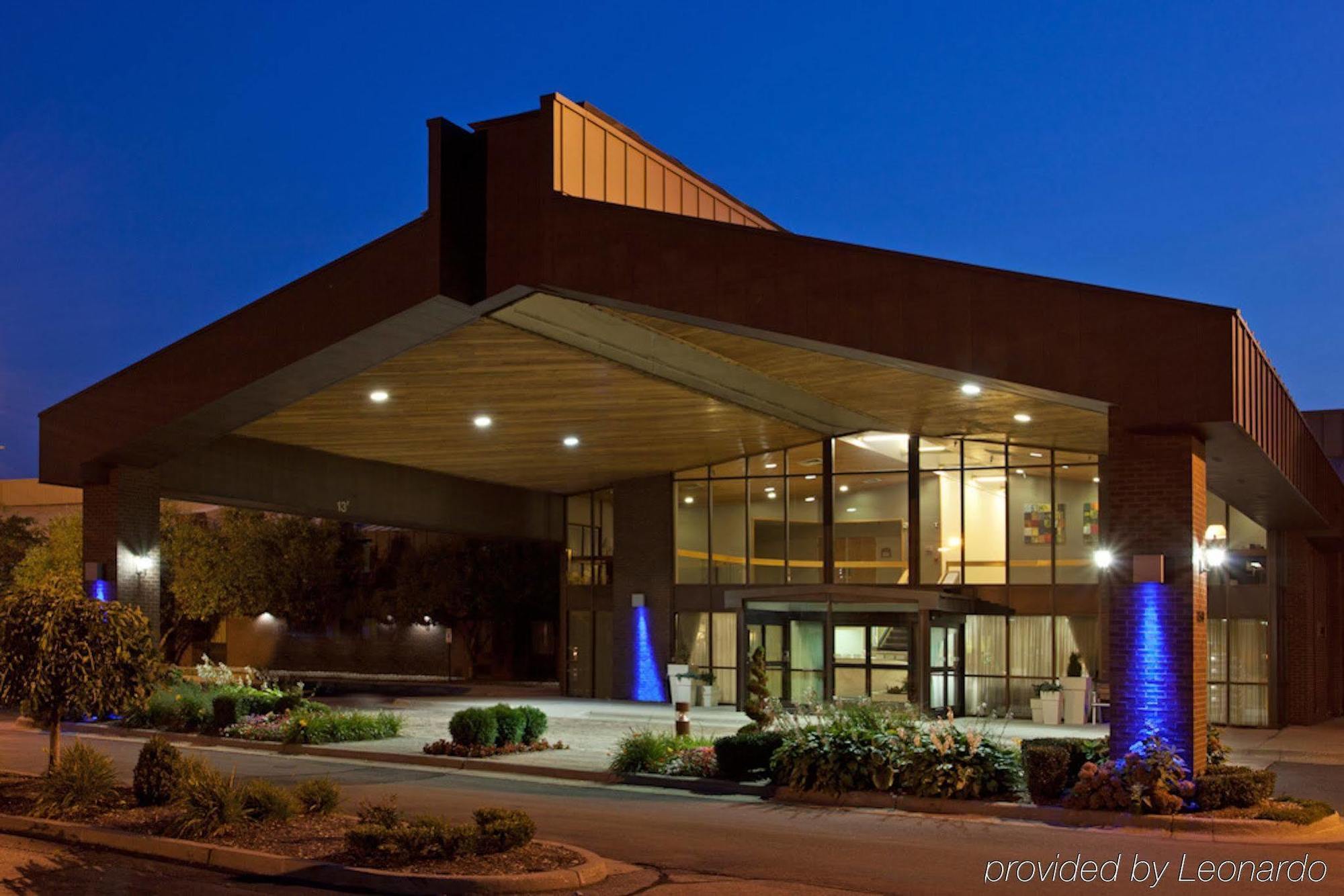 Holiday Inn Express Detroit-Warren/General Motors Technology Center By Ihg Экстерьер фото