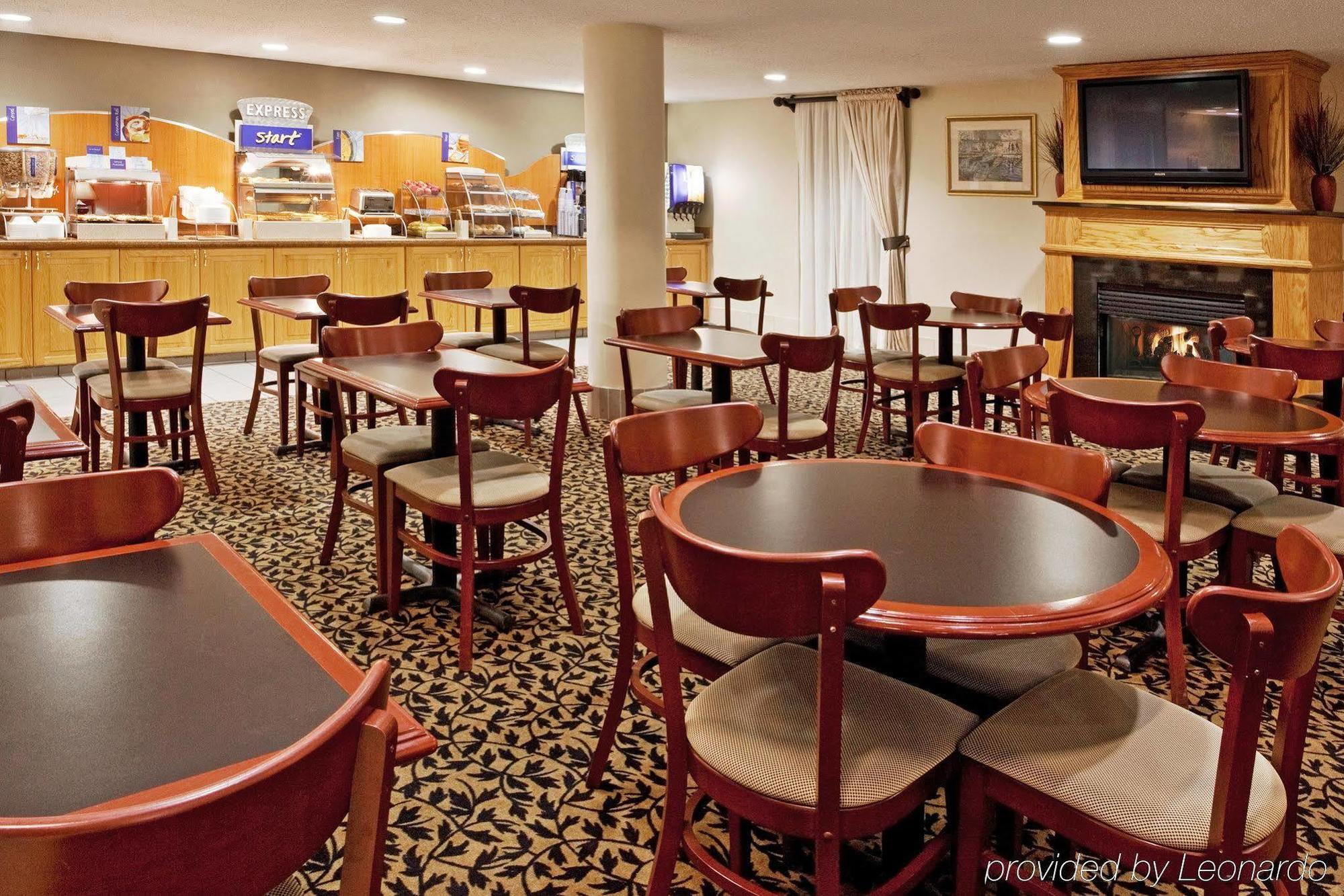 Holiday Inn Express Detroit-Warren/General Motors Technology Center By Ihg Ресторан фото