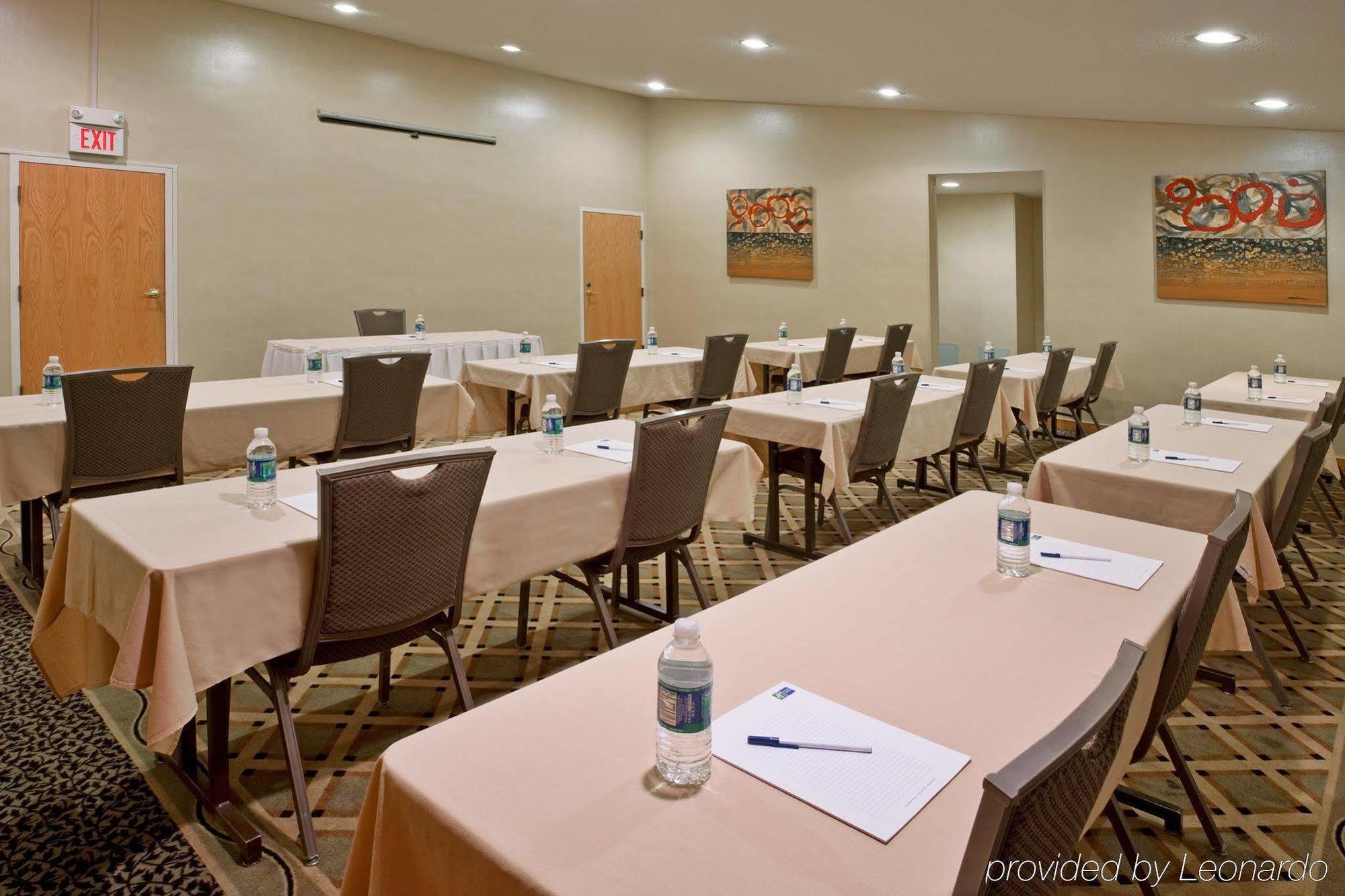 Holiday Inn Express Detroit-Warren/General Motors Technology Center By Ihg Экстерьер фото